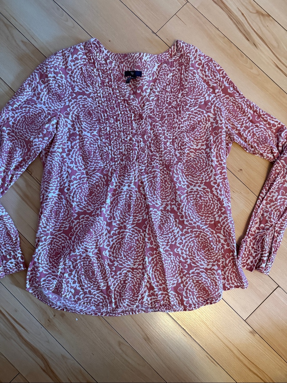 GAP Pink & White Floral Pintuck V-Neck Blouse